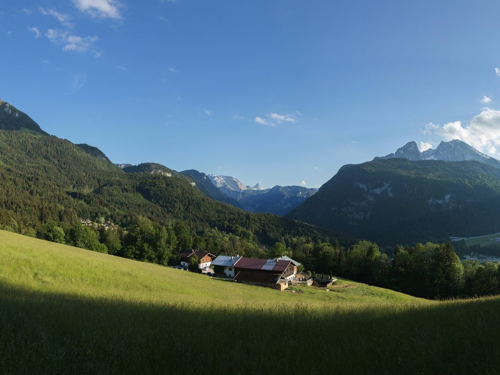Unser Bauernhof m. Wiese u. herrliche Aussicht z. Watzmann u. Schönfeldspitze