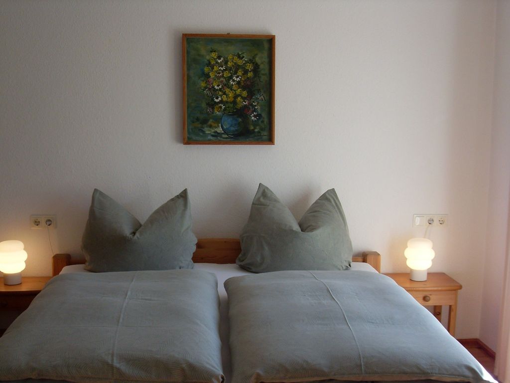 Schlafzimmer 1