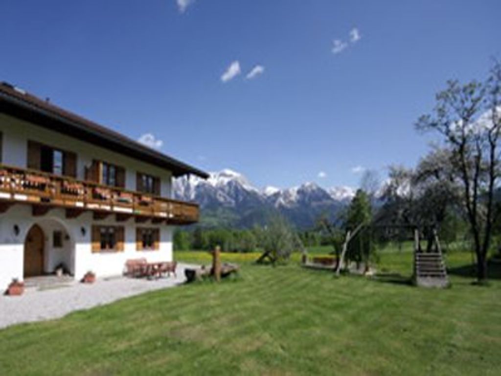 Hausansicht mit Panoramablick