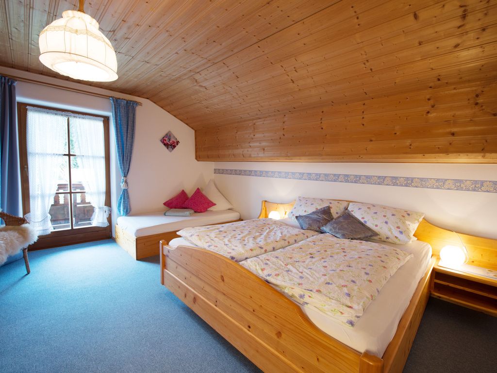 Schlafzimmer 1
