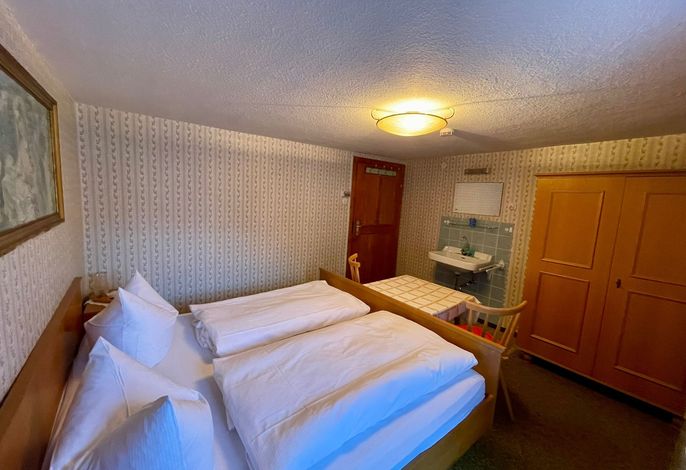 Doppelzimmer Etagendusche+WC/Balkon Nr. 7, Sitzgruppe, Dachgeschoss 13qm