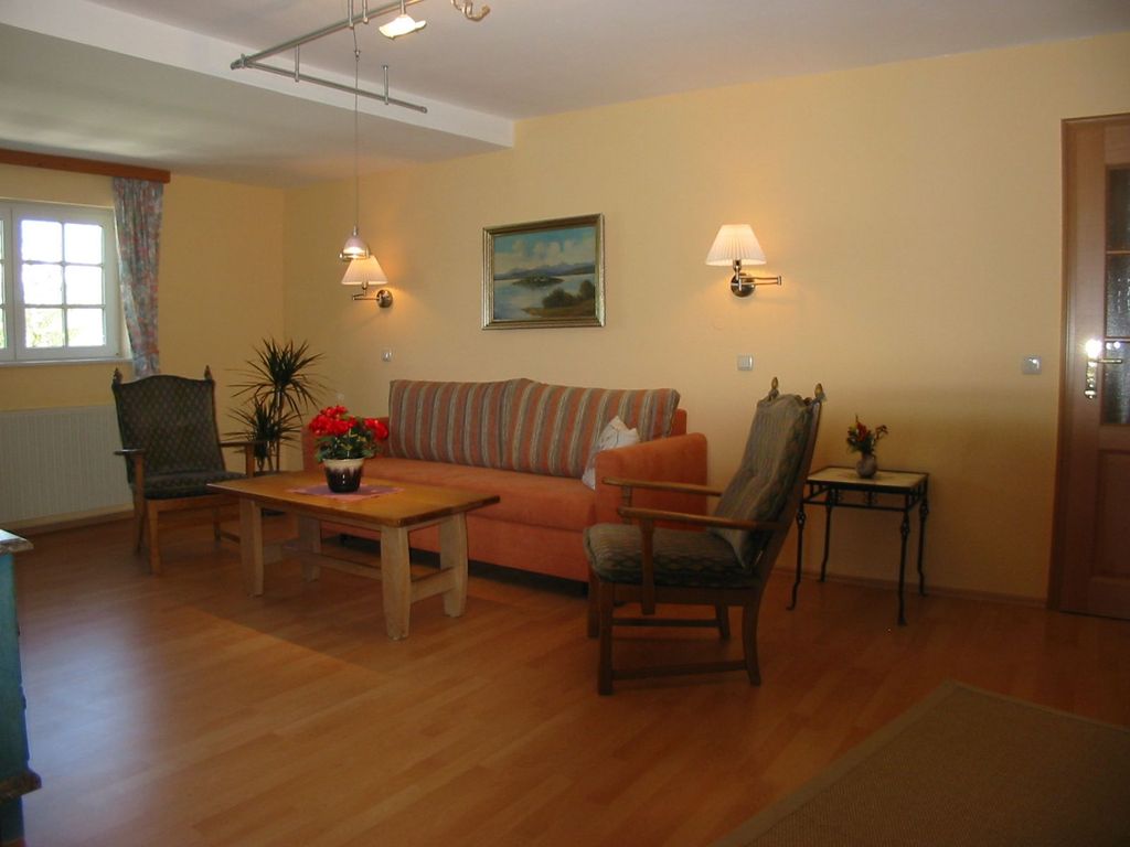 Wohnzimmer mit Ausziehcouch 1,80 x 2,00 m