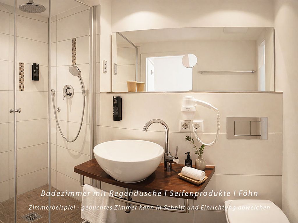 Badezimmer mit Regendusche