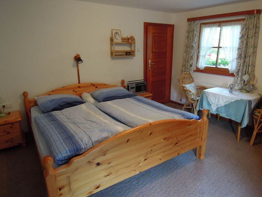 2. Schlafzimmer mit Sitzecke