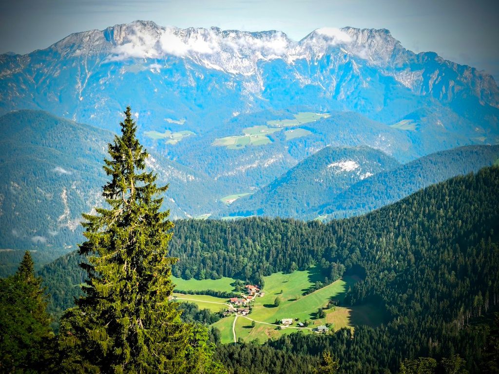 Die Resten mit Haus Frechen und Untersberg