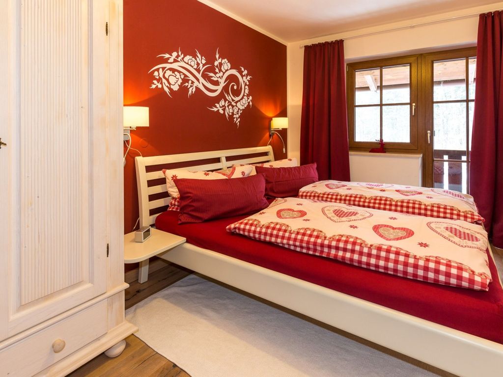 Schlafzimmer 2 mit Parkettfußboden ( Allergikerfreundlich)