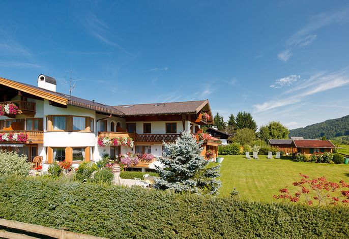 Haus Jäger Ferienwohnungen mit Indoor-Pool inkl. Chiemgaukarte