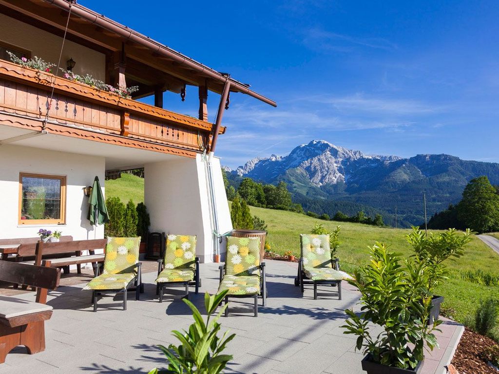 Sonnenterrasse mit Bergblick