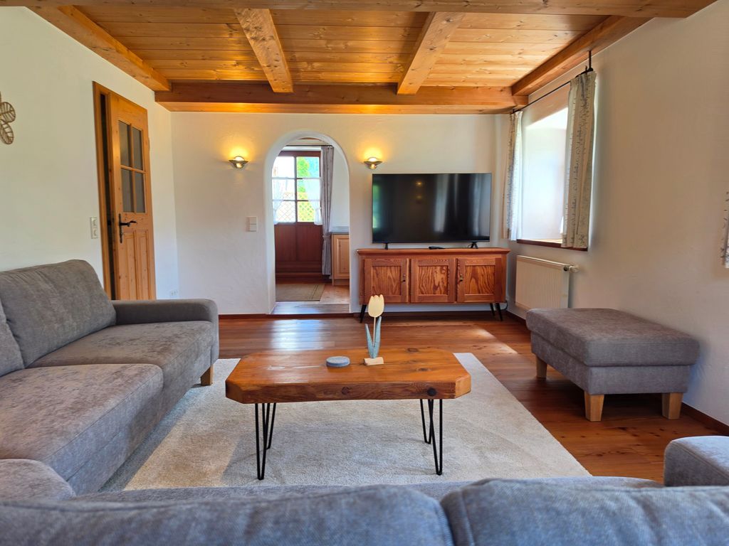 Großzügiges Wohnzimmer mit Kuschelsofa