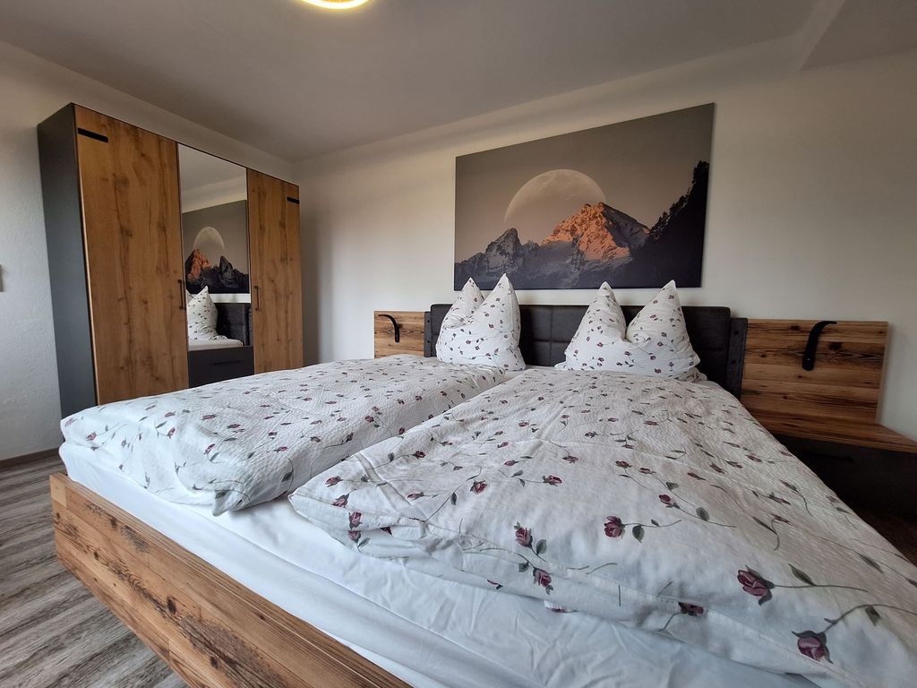 Schlafzimmer mit Doppelbett