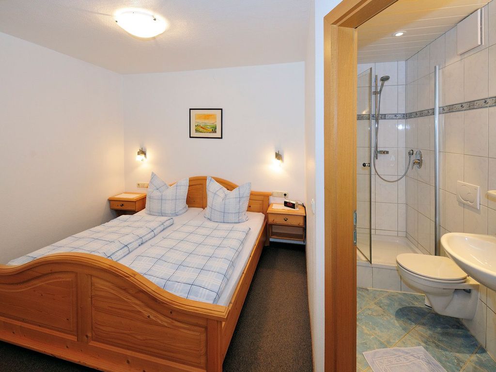 Schlafzimmer und Bad