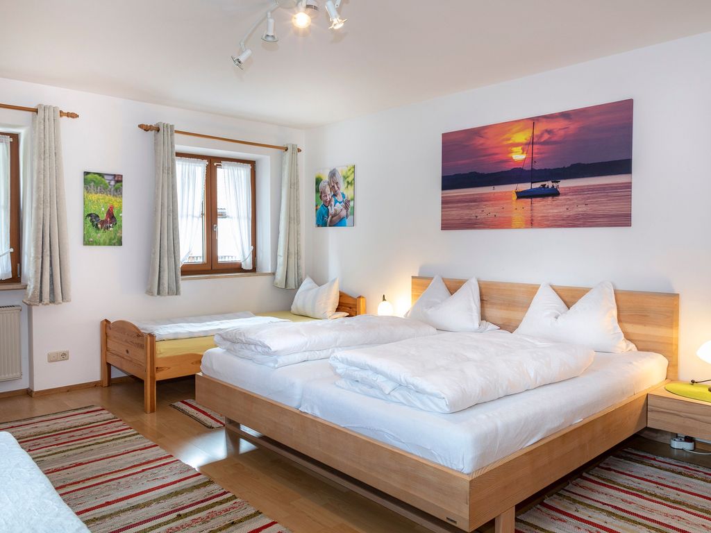 Schlafzimmer (1 Doppelbett, 1 Einzelbett)