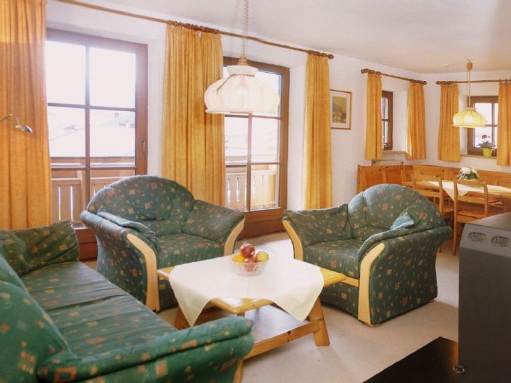 Wohnzimmer mit Essecke