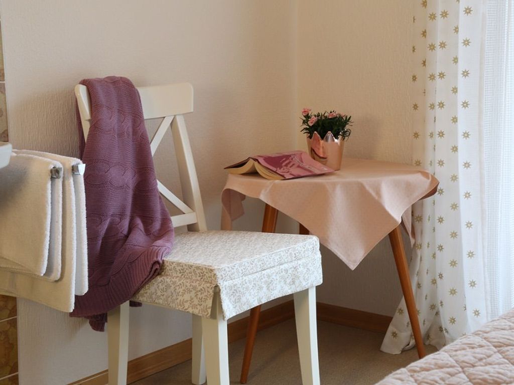 Einzelzimmer Kingsize-Doppelbett Etagendusche/WC Balkon