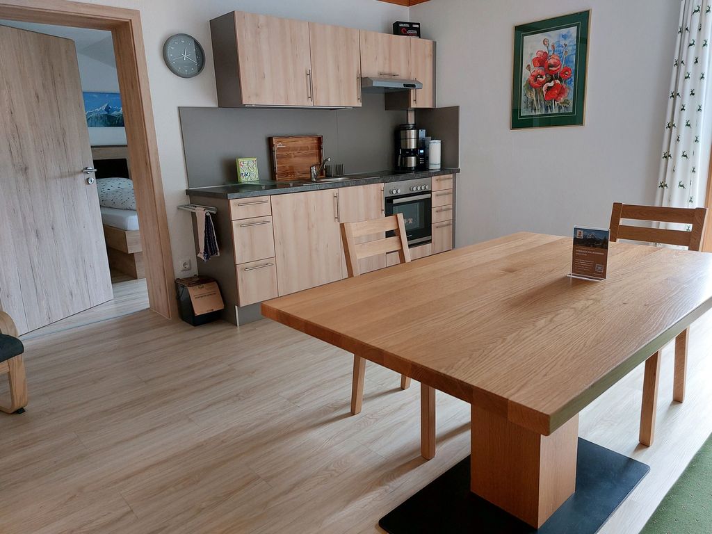 Ferienwohnung 1 - Wohnraum mit Küchenzeile