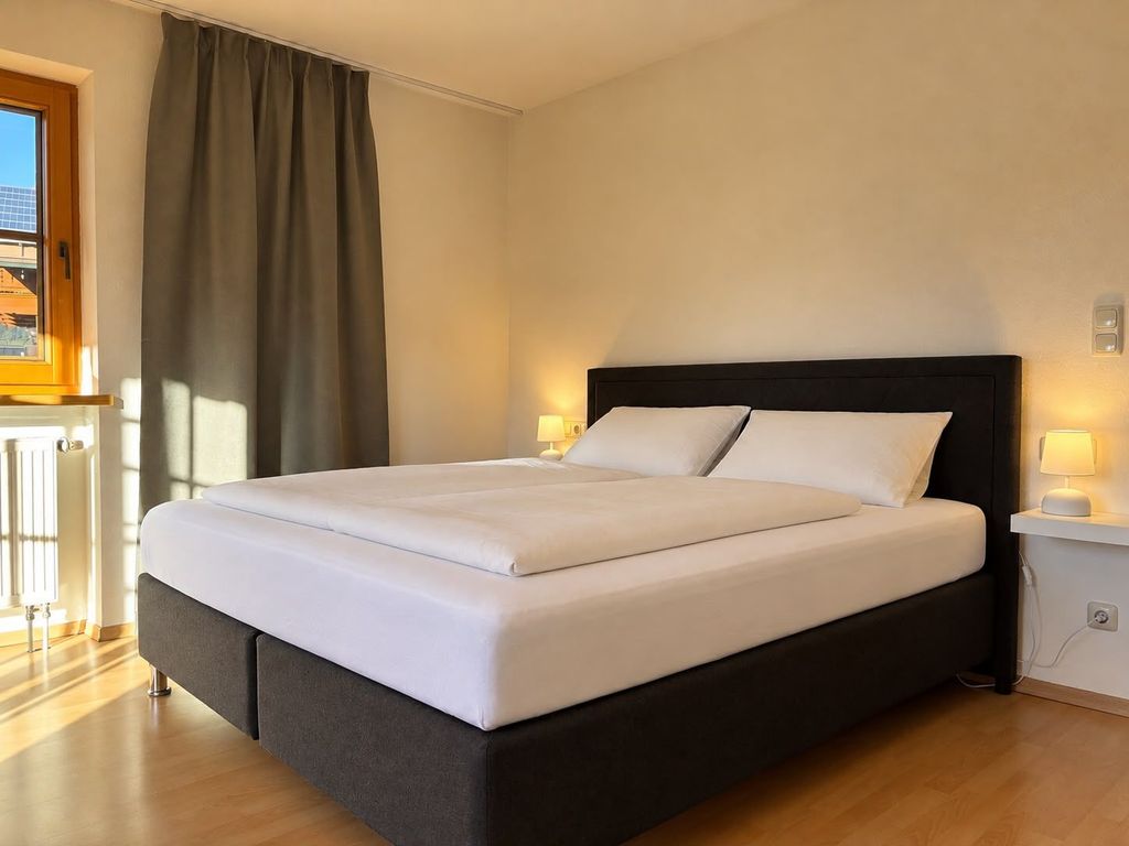 Schlafzimmer 1