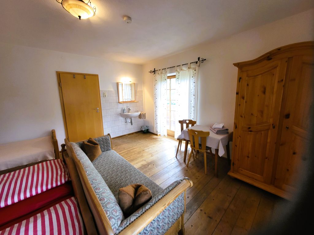 Zimmer Nr. 1 mit Waschgelegenheit mit Balkon