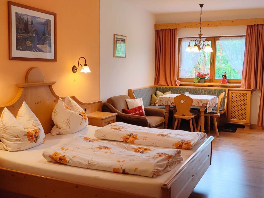 Zi 10 Bett/Sitzecke