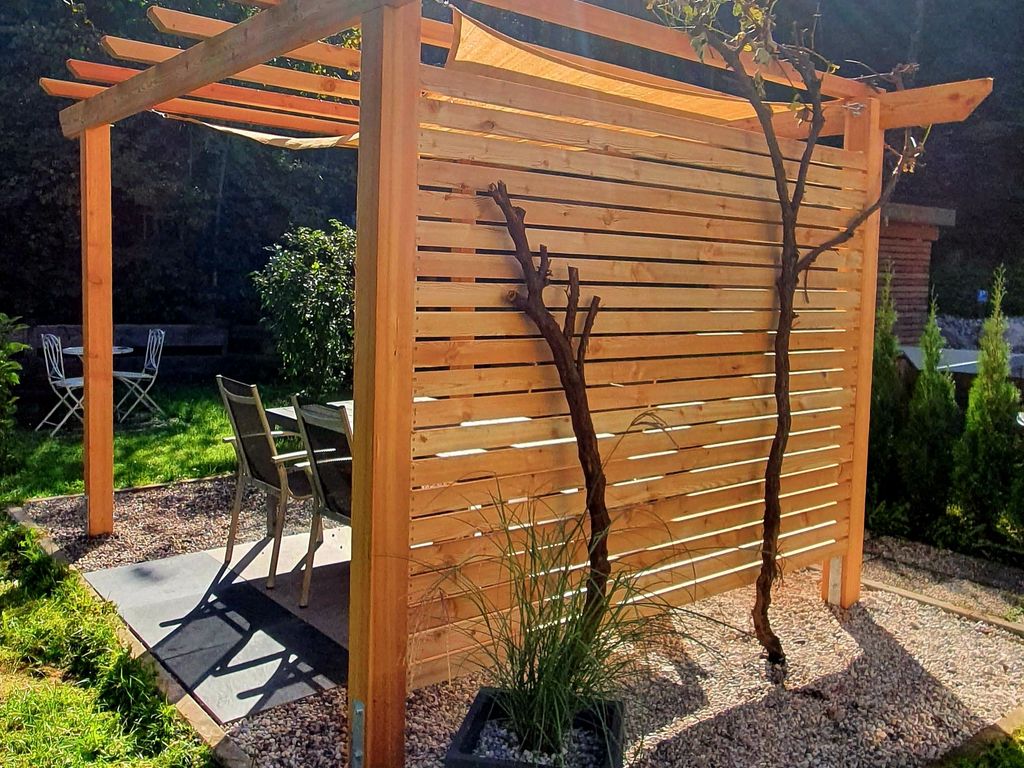 Gartenpavillon mit Lounge und Grill zur Allgemeinnutzung