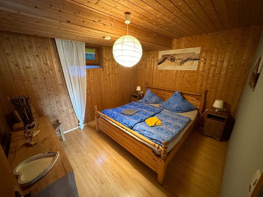 Schlafzimmer 1