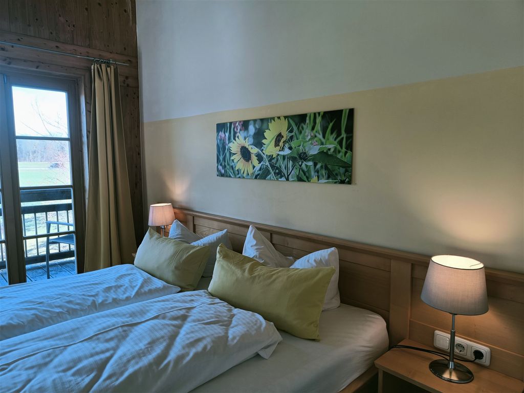 Unser Zimmer "Sonnenblume" mit Balkon und Bergblick