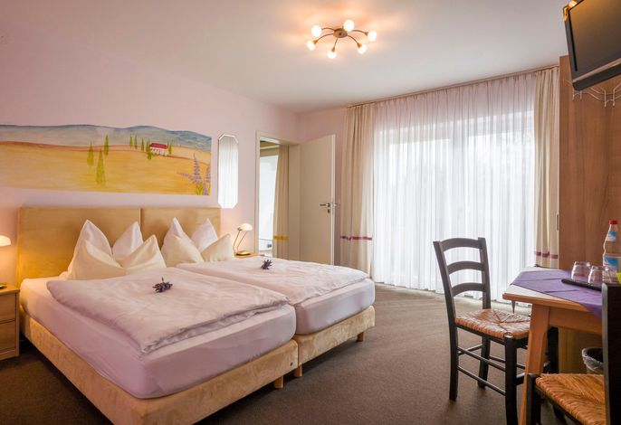 Vier-Bett-Zimmer Chalett mit DU/WC - 2 getrennte Schlafzimmer