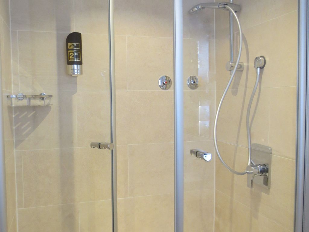 Dusche Doppelzimmer Economy 41