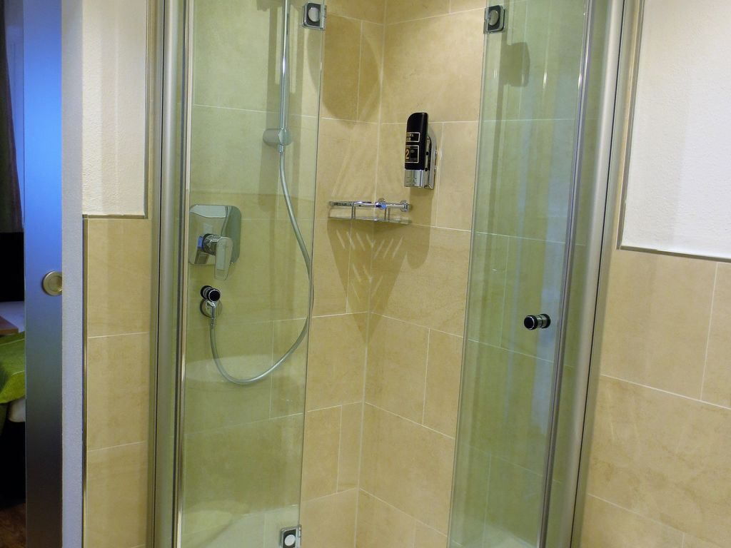 Familienzimmer Dusche Badezimmer 38/39