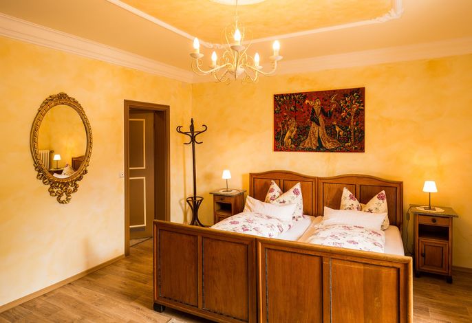 Mehrbettzimmer Nr.1, für 2-3 Personen mit Dusche und WC, Balkon