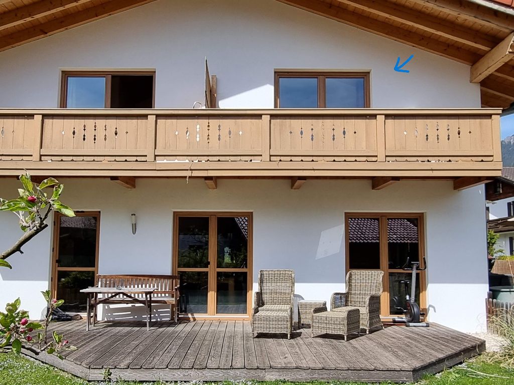 Balkon FW (siehe Pfeil)