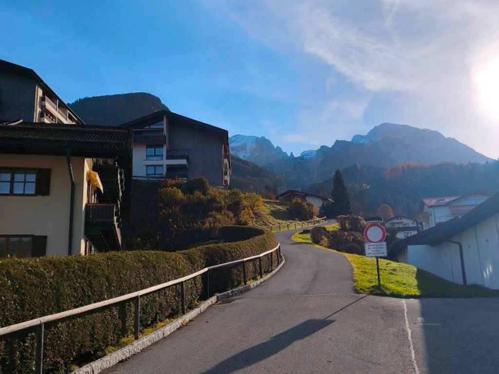 Auffahrt vom Parkplatz zum Hauseingang