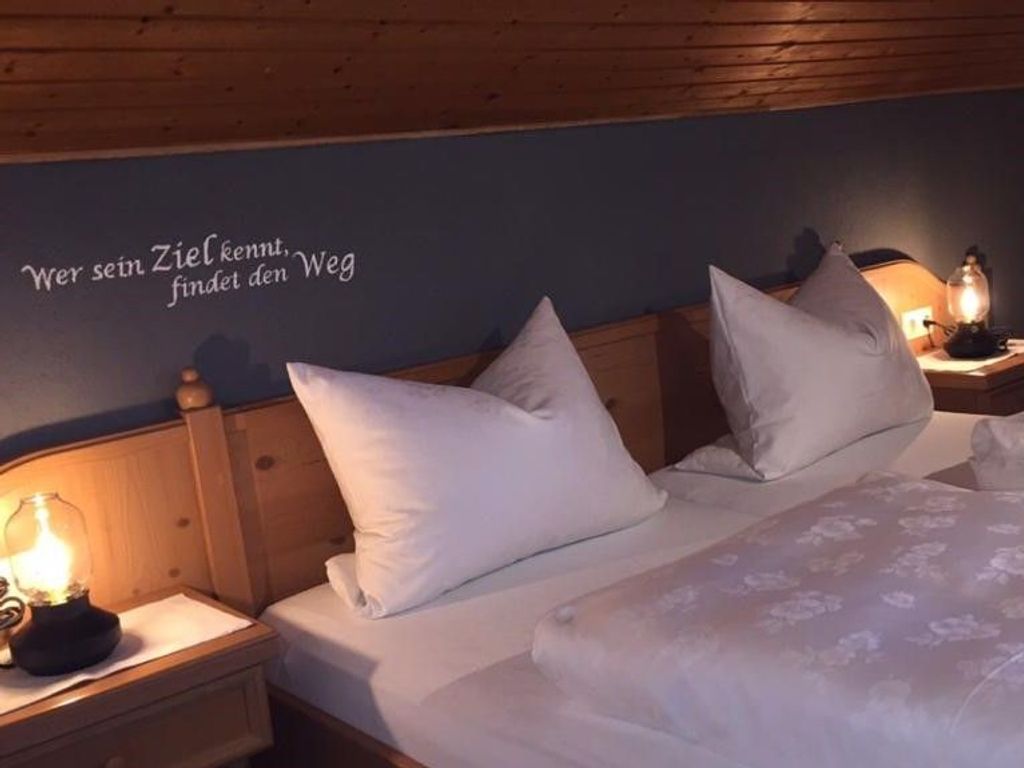 Schlafzimmer 1