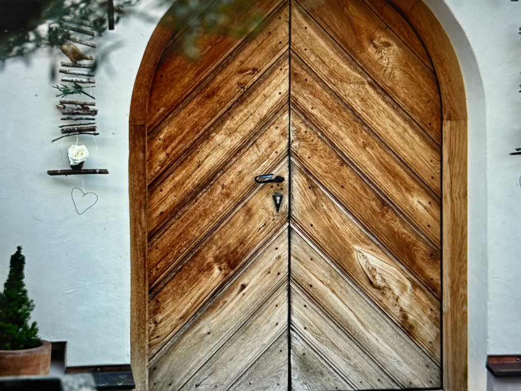 Zuhaeusl  Eingangstür im  Innenhof