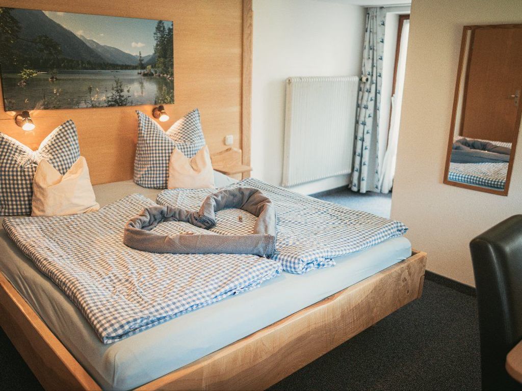 Schlafzimmer 2       Dusche und WC direkt im Zimmer