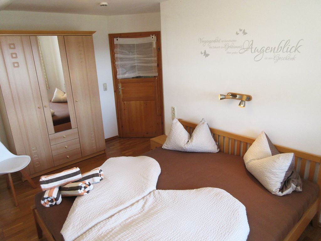 Schlafzimmer 1