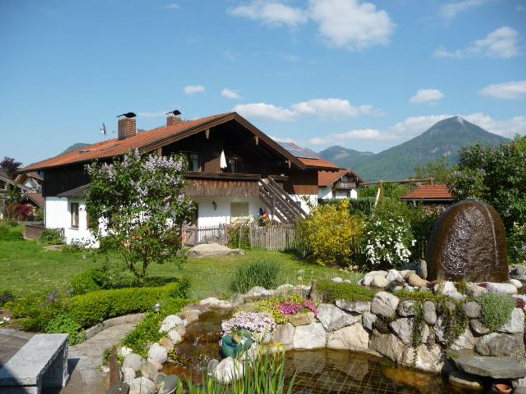 Blick auf das Haus mit Garten