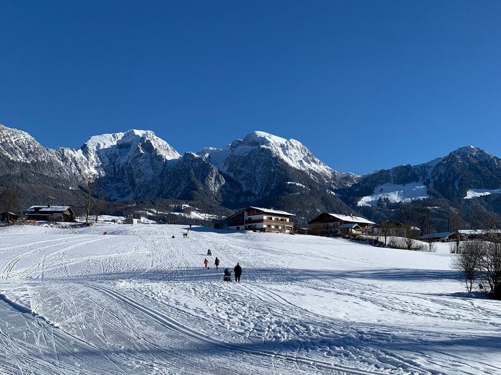 Schlittenberg und Langlaufloipe direkt am Haushang