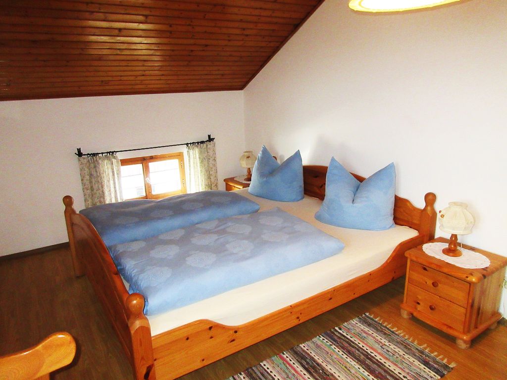 Schlafzimmer 1