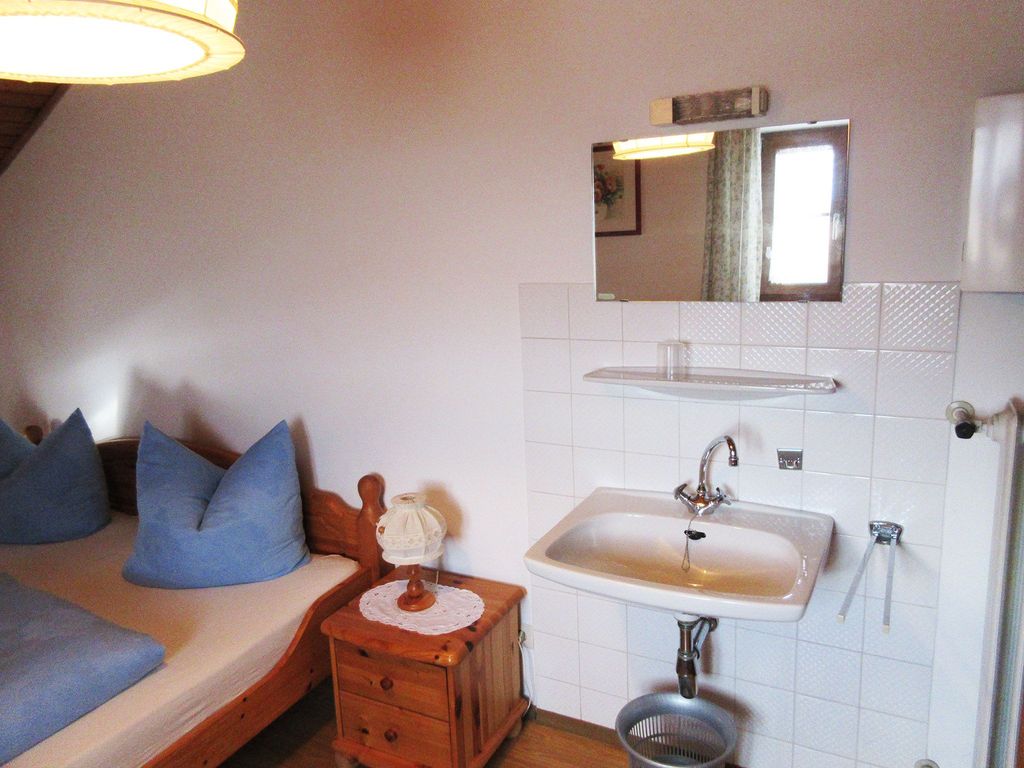 Schlafzimmer 1