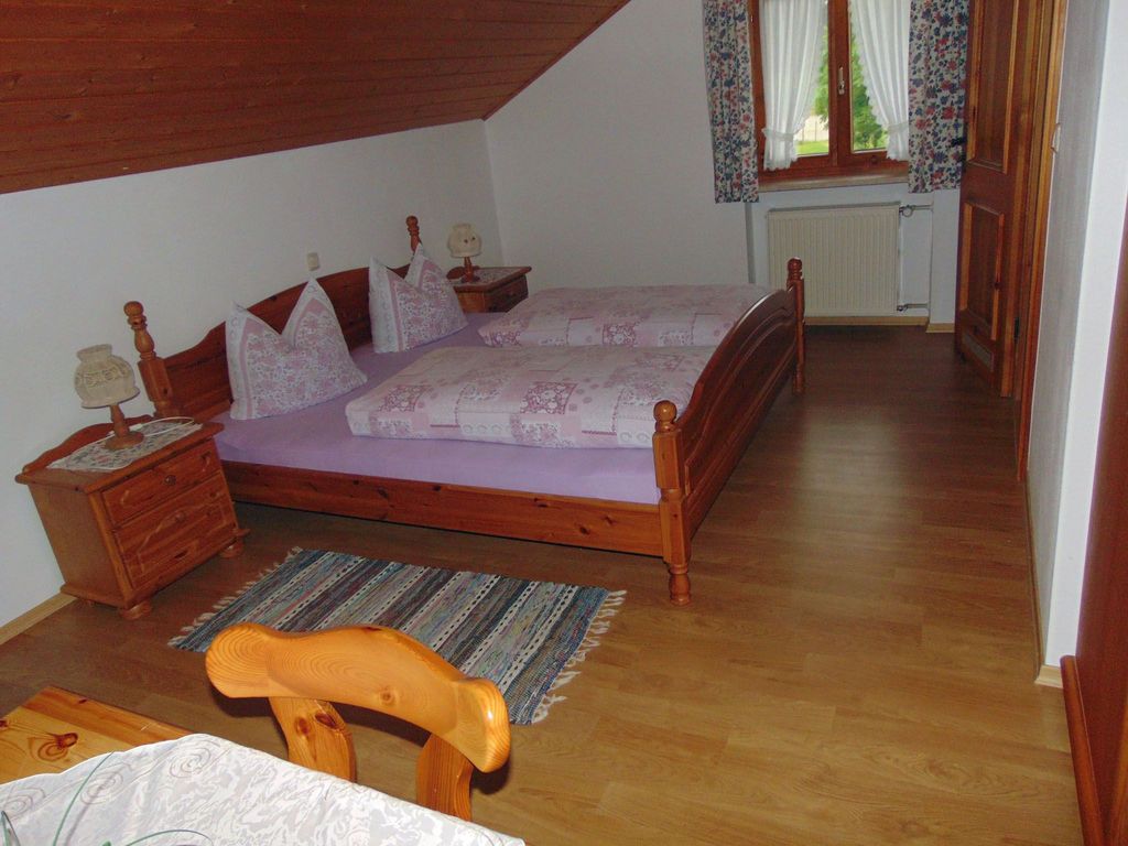 Schlafzimmer 1