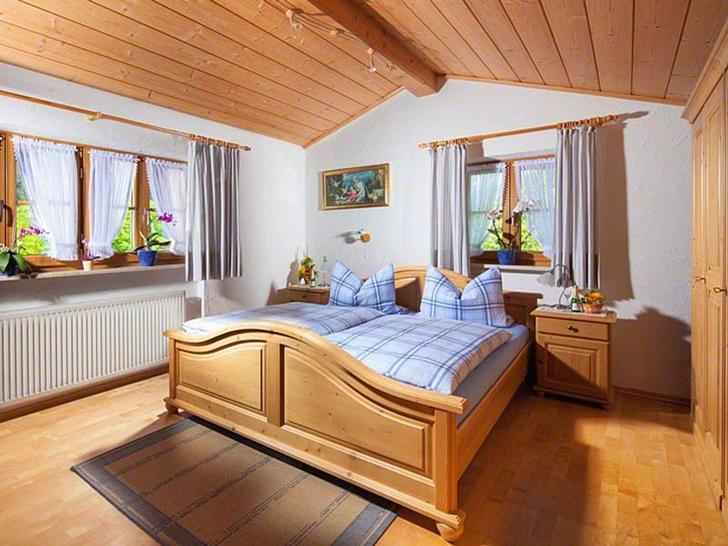 Schlafzimmer 1