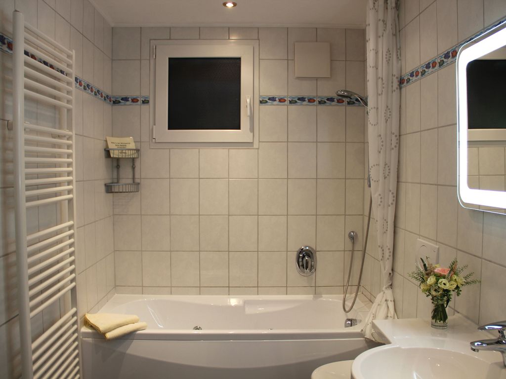 Bad mit Wanne
