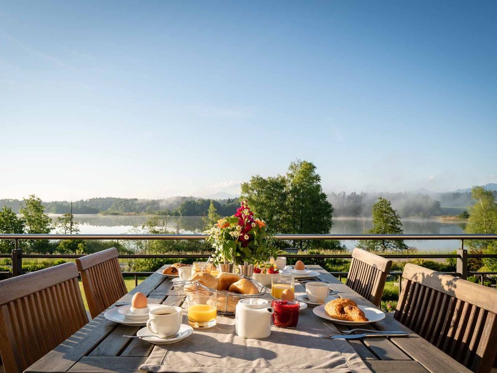 Frühstück mit Seeblick