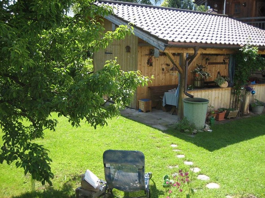 Ferienwohnung Kaiserblick - Überdachter Freisitz im Garten