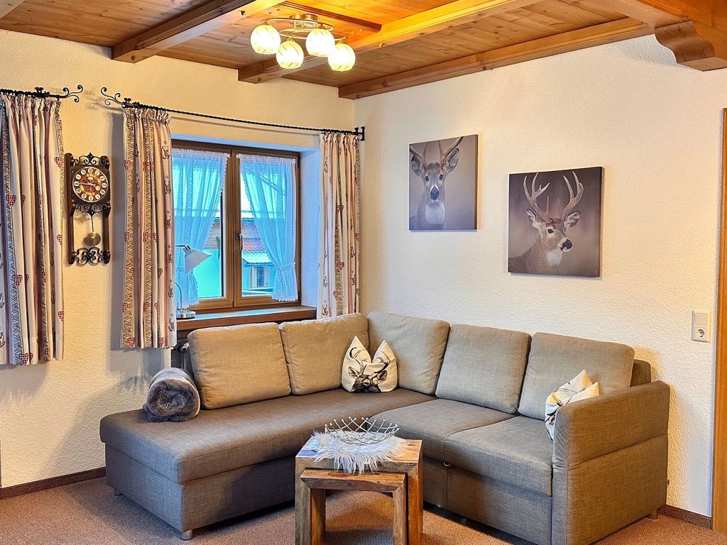 Wohnzimmer mit bequemer Schlafcouch