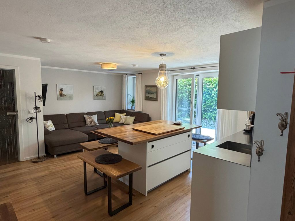 Küche und Wohnzimmer