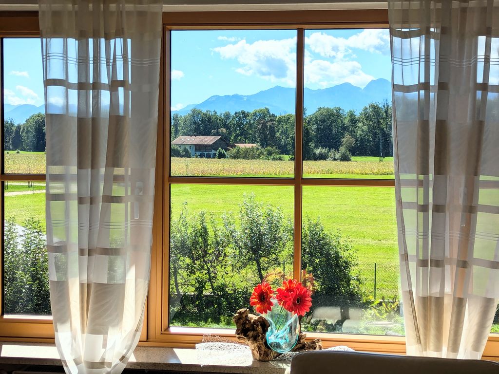 Freier Blick vom Wohnzimmer ins Wendelstein-/Kaisergebirge