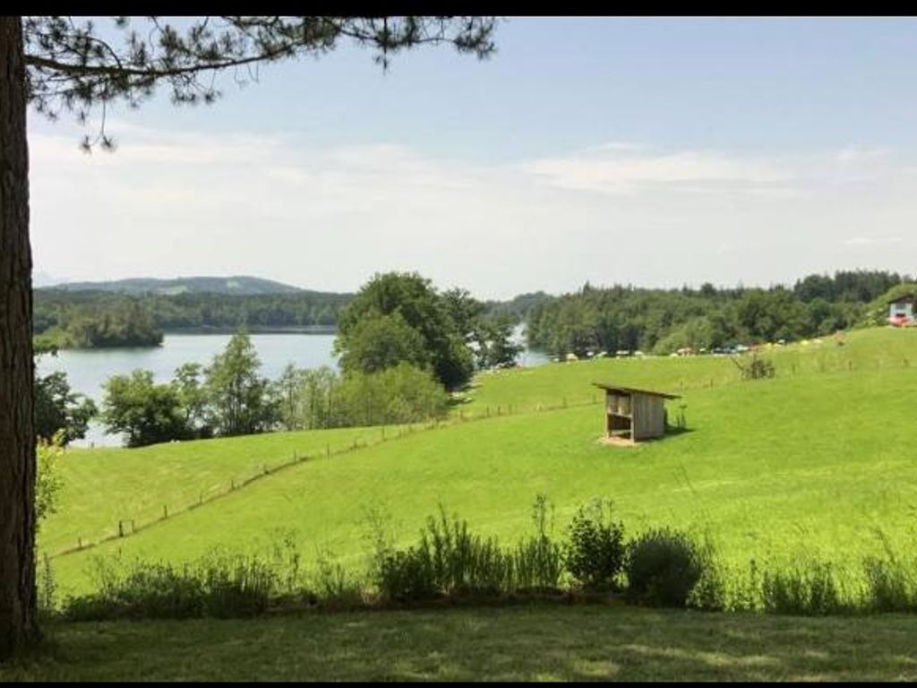 Wohnraum - Balkonaussicht zum See