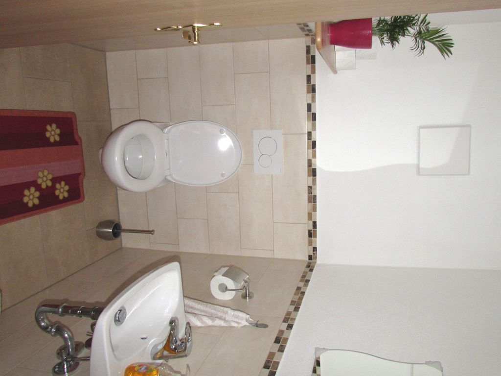 separates WC