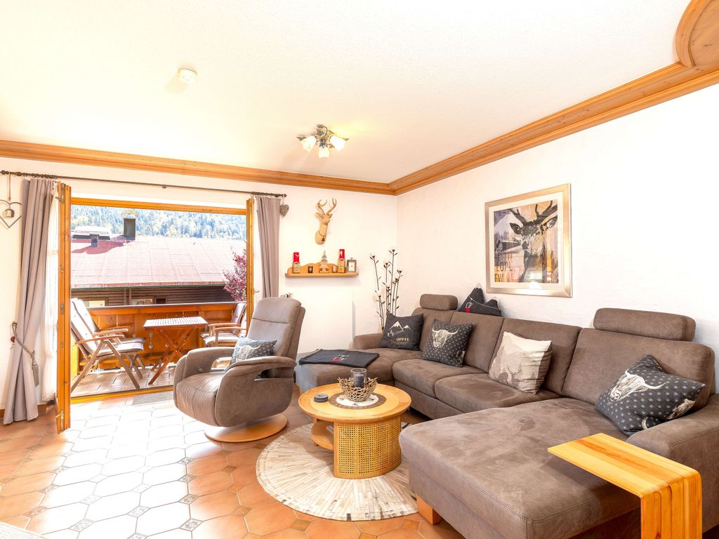 Komfortable Couchgarnitur mit Balkon